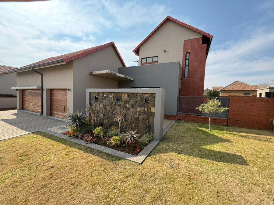 To Let 4 Bedroom Property for Rent in Wild Olive Estate Free State